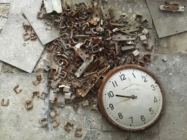 zničené hodiny